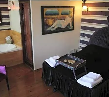 מלון Pine Garden 4*