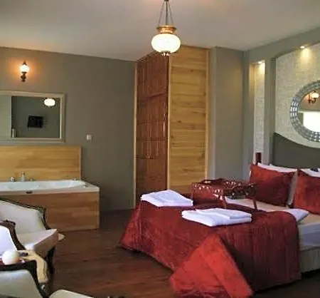 Pine Garden Hotel